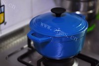 酸酸甜甜的珐琅锅西红柿牛楠汤做法图解7)