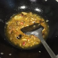 色香味浓的蟹黄豆腐做法图解5)