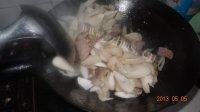 家常菜鸡腿菇炒肉片做法图解7)