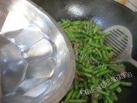 家常菜肉丝炒豇豆做法图解8)