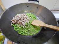 家常菜毛豆炒肉丝做法图解10)