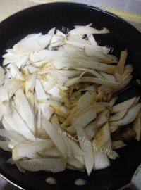 家常菜杏鲍菇炒肉做法图解5)