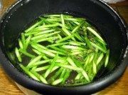 自制牛肉蔬菜卷做法图解4)