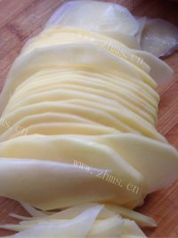 色味俱佳的素炒土豆丝做法图解2)