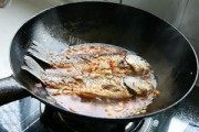 豆瓣鲫鱼做法图解5)