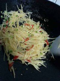 家常菜酸溜土豆丝做法图解8)