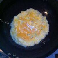 好吃的黄瓜豆皮炒鸡蛋的做法图解三