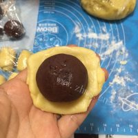 美味的红豆蛋黄酥做法图解15)