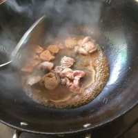 肉片炒圣瓜做法图解9)
