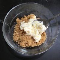 芳香四溢的乳酪肉松卷做法图解2)