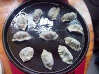 好吃的韭菜虾米煎饺做法图解9)