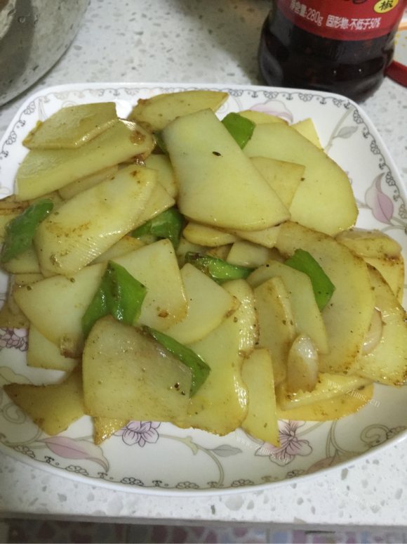 色香味俱全的青椒土豆片