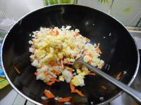 美味的胡萝卜炒饭做法图解10)