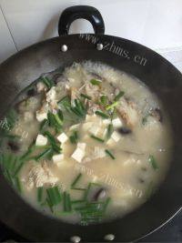 滋补的鱼头豆腐汤