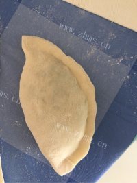 美味的韭菜盒子做法图解4)