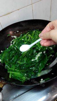 家常菜蒜泥菠菜做法图解4)