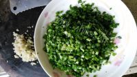 美味的韭菜肉包做法图解9)