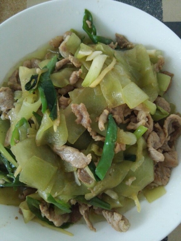 芳香四溢的莴笋炒肉