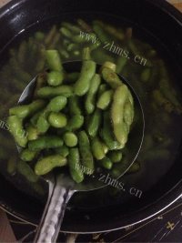 美味的煮毛豆做法图解5)