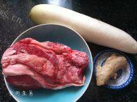 家常菜牛腩炖萝卜做法图解1)