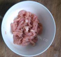 菠菜炒肉丝做法图解1)