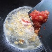 美味的黄丝菌鸡蛋汤面做法图解6)