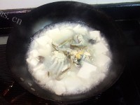 美味螃蟹豆腐姬菇羹做法图解6)