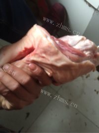 美味的红烧猪肘做法图解1)
