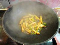豆干炒芹菜自制做法图解5)