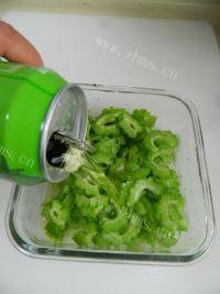 美味的芬达浸苦瓜做法图解5)