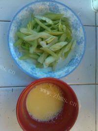 营养丰富的芹菜炒鸡蛋做法图解1)