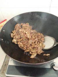 简单易做的青椒炒肉做法图解5)