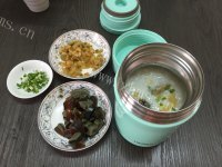 热腾腾的皮蛋瘦肉粥做法图解7)