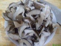 美味的韭菜炒蘑菇做法图解2)