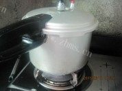 美味的淮山排骨汤做法图解4)