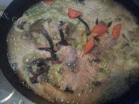 榛蘑白菜肉丸汤的做法图解十一
