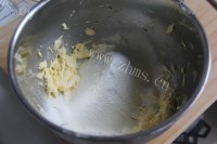 自制特浓奶香果酱酥饼做法图解5)
