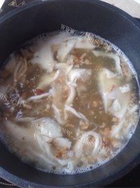 鲜美豌豆苗肉丁米线做法图解4)