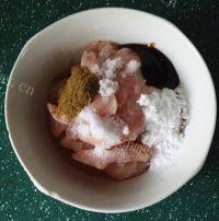 香酥的川味牙签肉做法图解4)