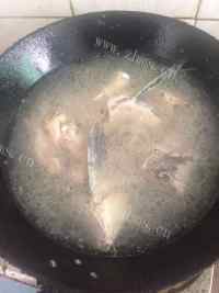 珍馐美味的鱼头豆腐汤做法图解4)