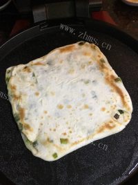 满口清香的葱油饼做法图解23)