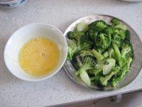 好吃不腻的鸡蛋西兰花做法图解1)