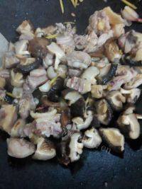 家常菜香菇炒鸡肉做法图解5)
