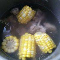 可口的甜玉米骨头汤的做法图解七