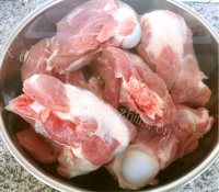 美味的剔骨肉蘸酱做法图解2)