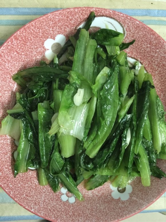 色香味俱全的清炒油麦菜