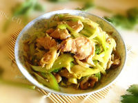 家常菜肉片炒西芹