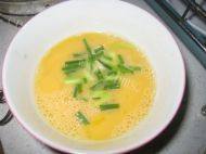 自己做的虾仁鸡蛋炒饭做法图解3)