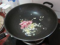 家常菜瘦肉炒丝瓜做法图解3)