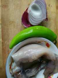 食欲满满的青椒鱿鱼做法图解1)